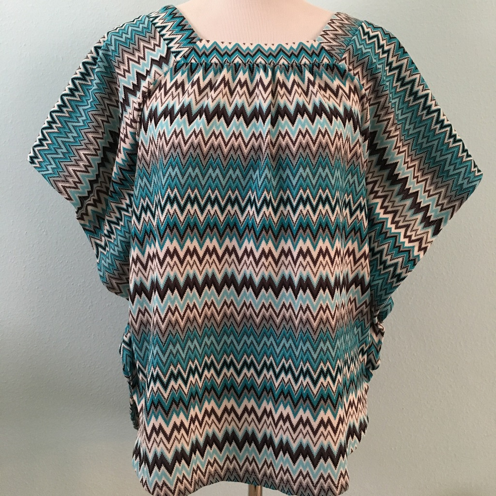 Turquoise Black & White Kimono-Sleeved Chevron Top